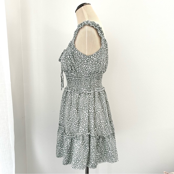 🌸Women’s Sage Green Sundress. Size: Small. - Picture 3 of 11